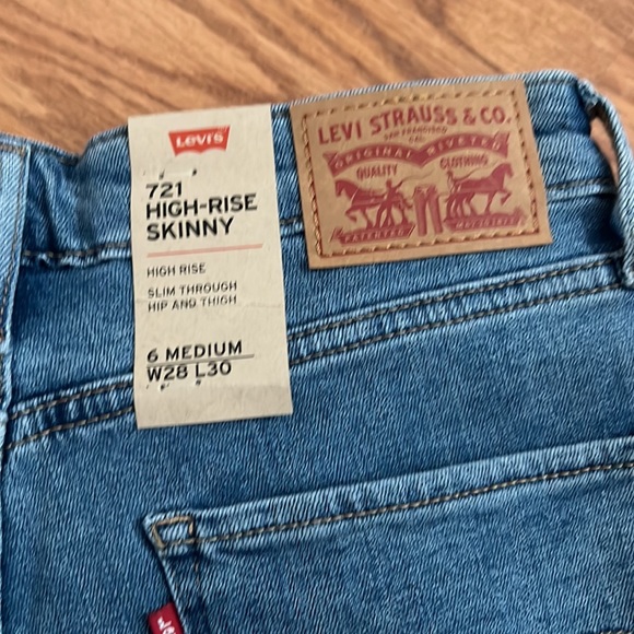 Brand new Levi’s high rise skinny ripped jeans - Picture 4 of 5
